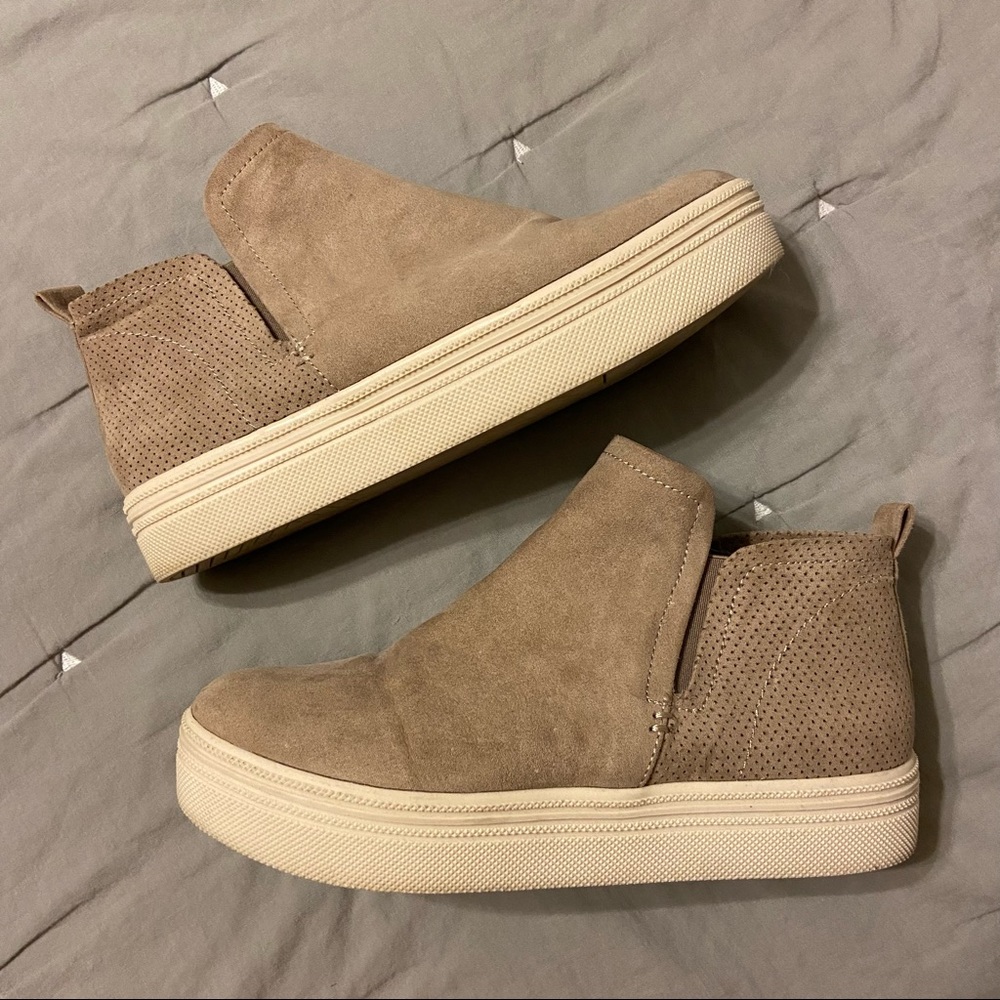 Universal Thread wedge sneaker boot